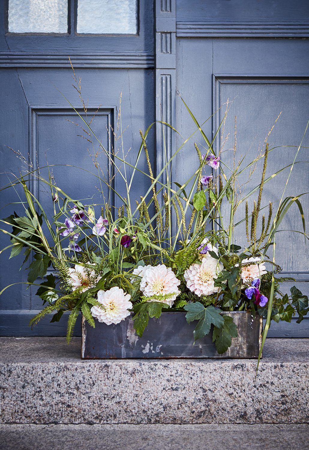 Robust, blomlåda i järn från Affari of Sweden