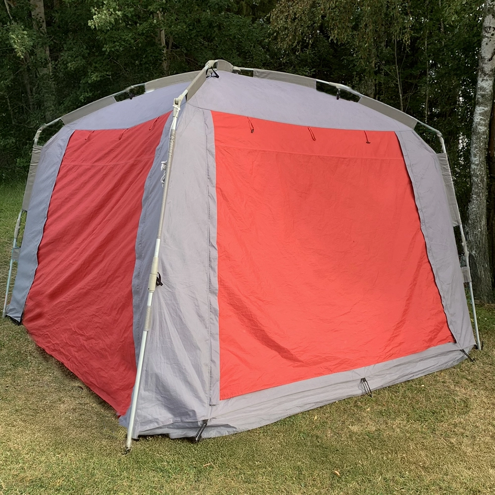 Dog show tent with grey steel pole