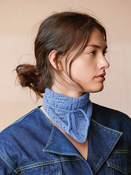 Sandnes Agnes Head Scarf 2508_04 (25 m mönsterstick st 3)