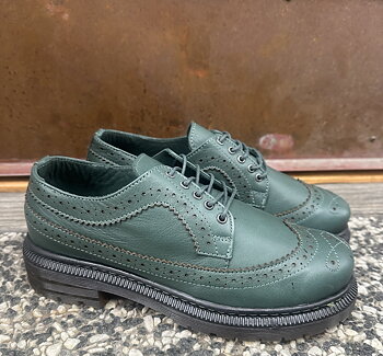 Coola snörskor med brogues från Charlotte of Sweden, petrol