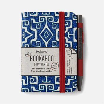 Bookaroo : Baby Navy & Dark Red Notebook A7 Vegan Leather  - Skrivbok A7 Olinjerad med resårband och minipenna - Perfekt storlek för handväskan!
