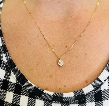 Kultainen kaulakoru 18K CZ CARMOSÉ OVAL