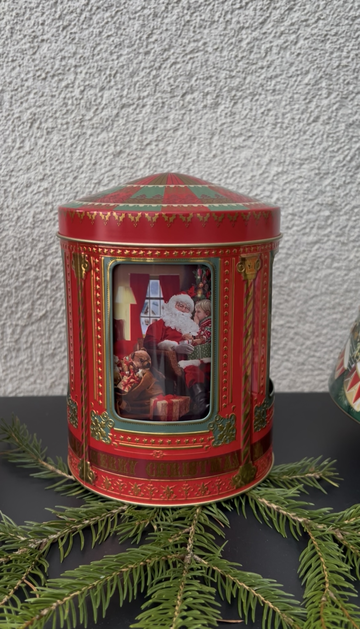 Plåtburk speldosa tomte röd 16 cm