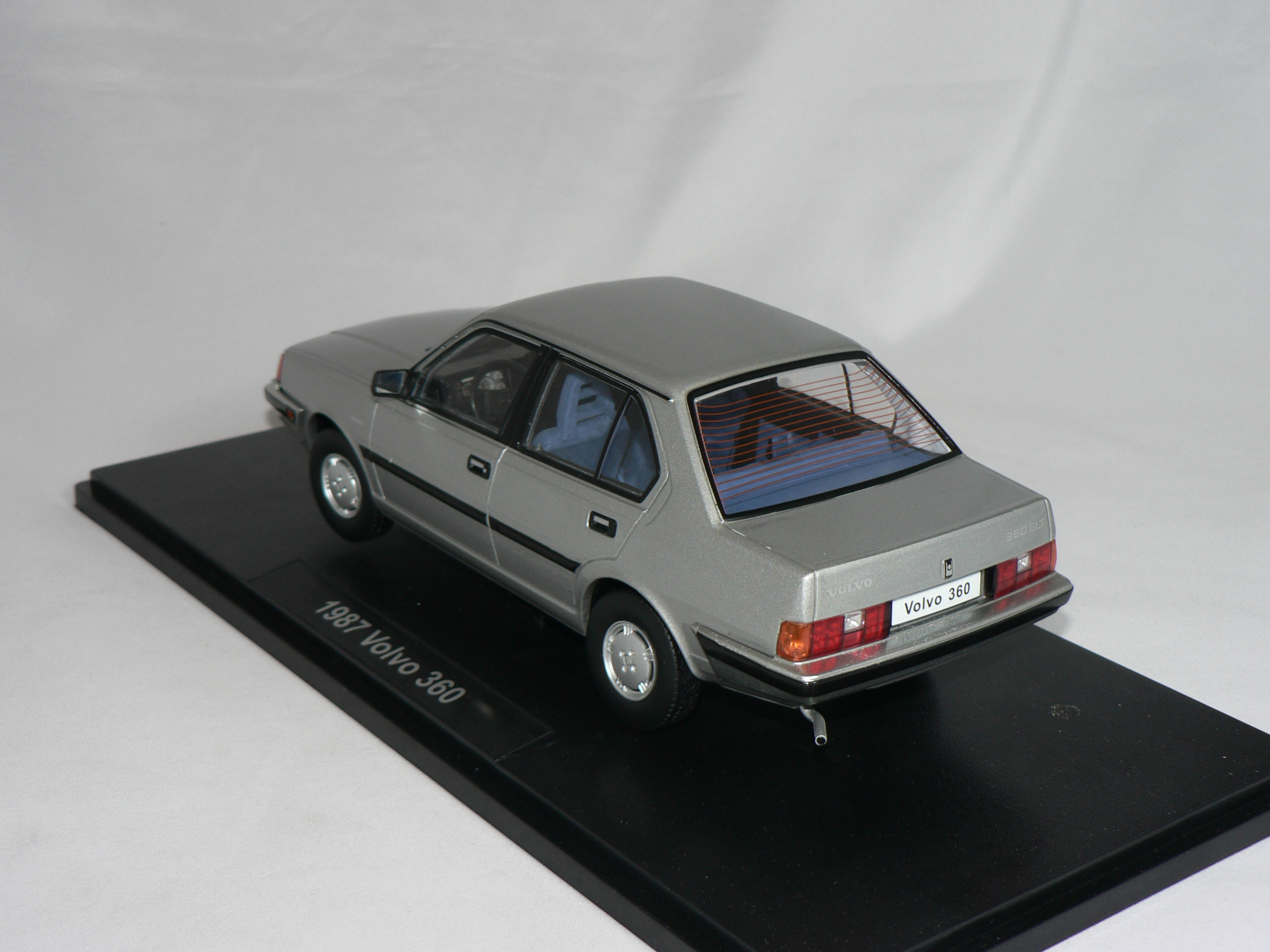 Volvo 360   1987  1:18  Triple9 Collection - 3