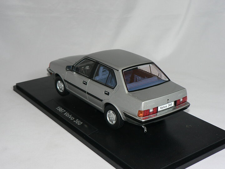 Volvo 360   1987  1:18  Triple9 Collection