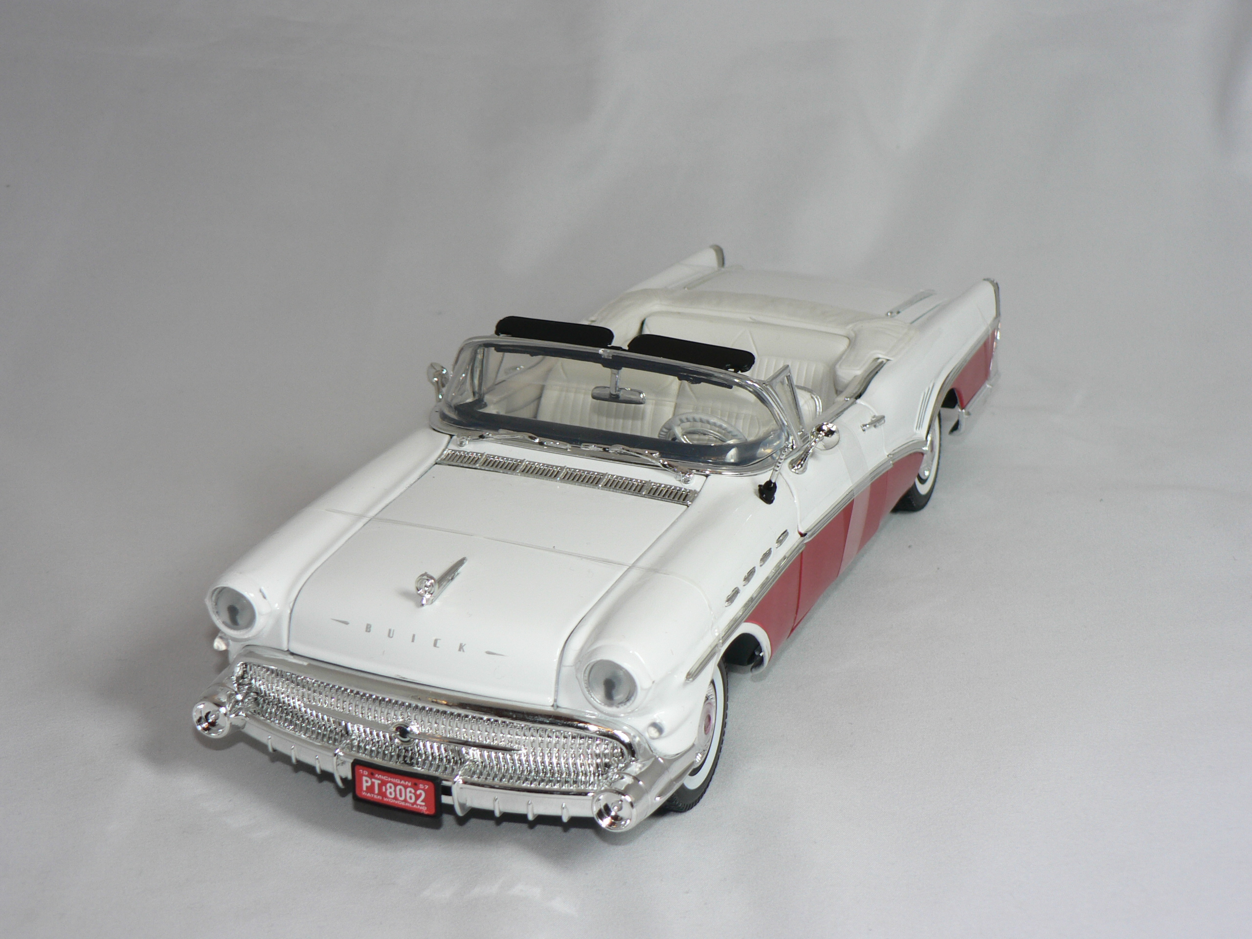 	Buick Road Master 1957 1:18 Motor Max