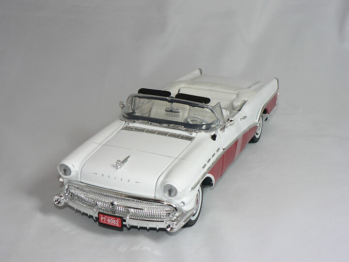	Buick Road Master 1957 1:18 Motor Max