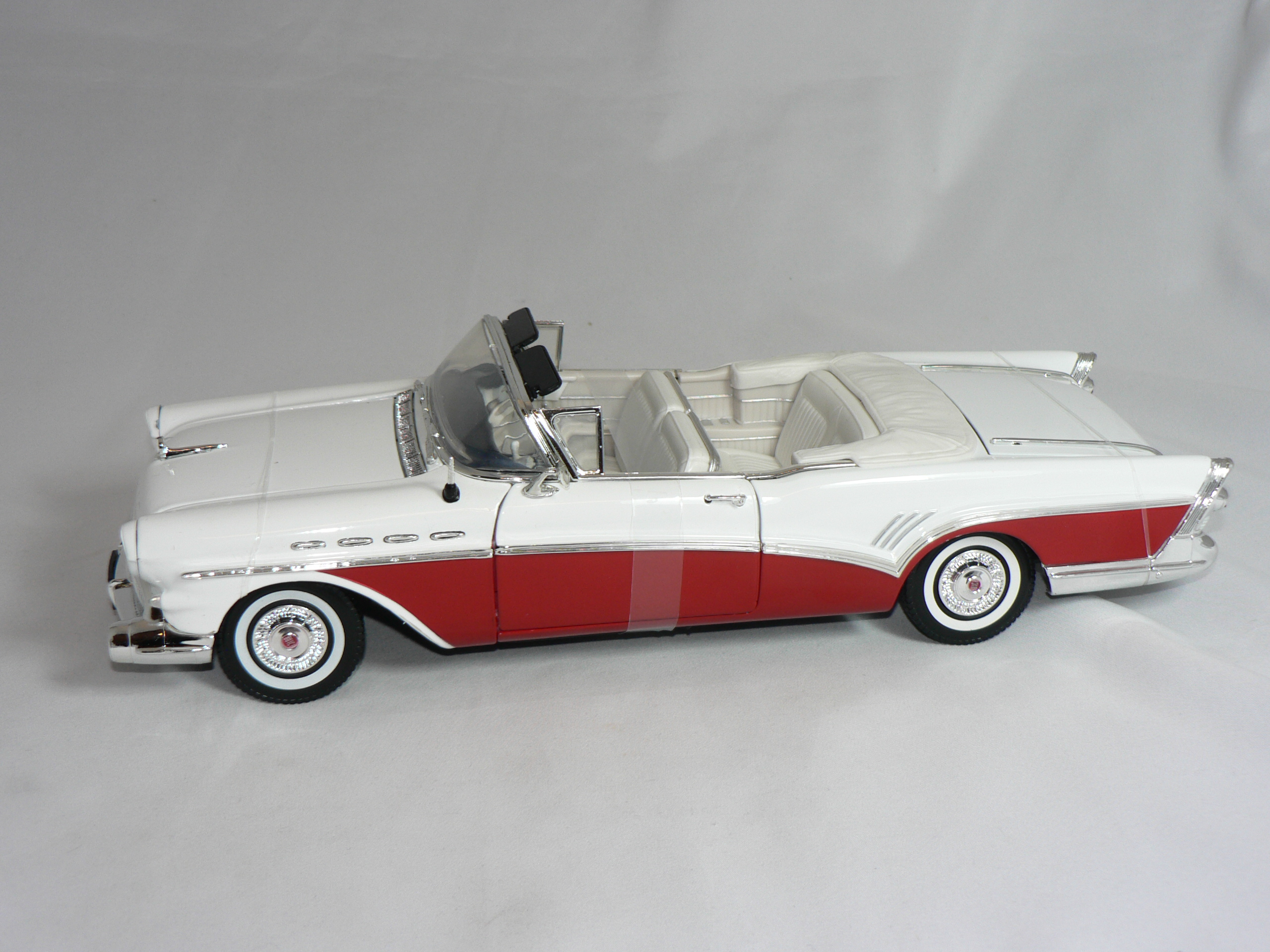 	Buick Road Master 1957 1:18 Motor Max - 3