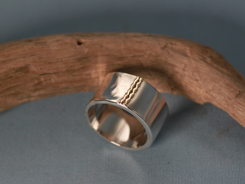 Ring med guldtråd