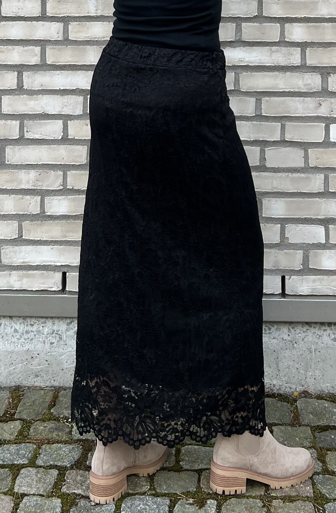 Marta Spetskjol Titania Svart - 2