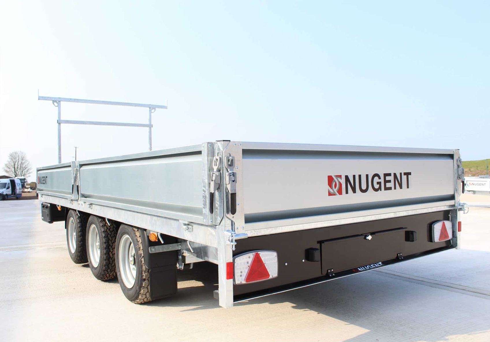 4300 x 2000  mm : : 3500 kg - 2 eller 3-axlad :: Nugent F4320H/T - 4