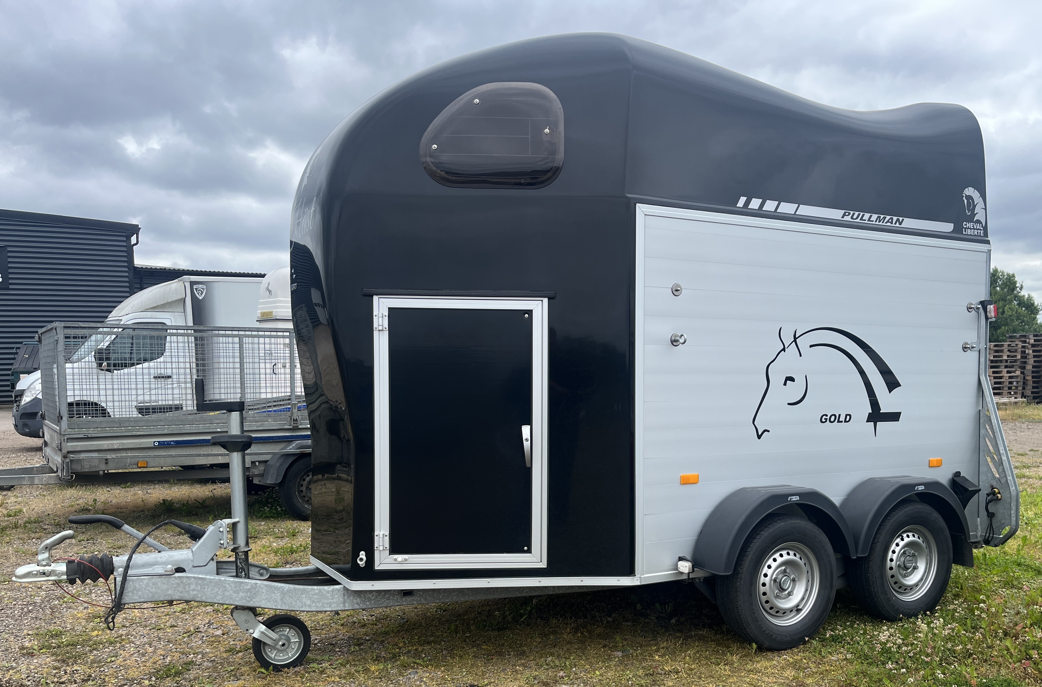 Cheval Liberté Gold 2  FDL28F 77000:- - 2