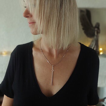 Agélii Fashion - Halssmycke "Linje" i silver - Michael Medoc Collection