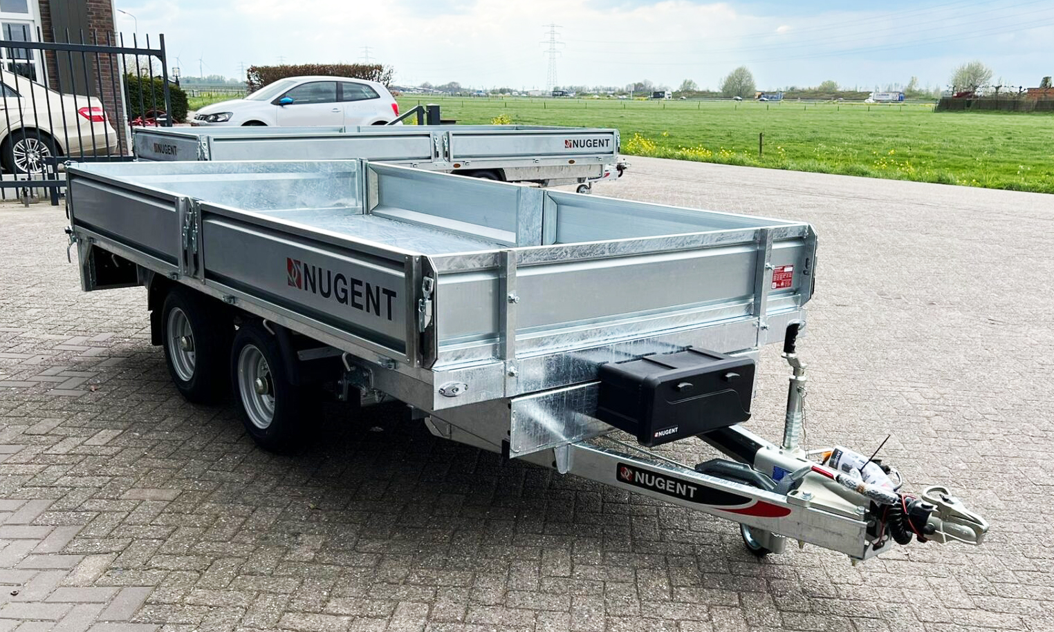 370 x 180 - 3500 kg :::  Bakåt-tipp NUGENT T3718H  - 6