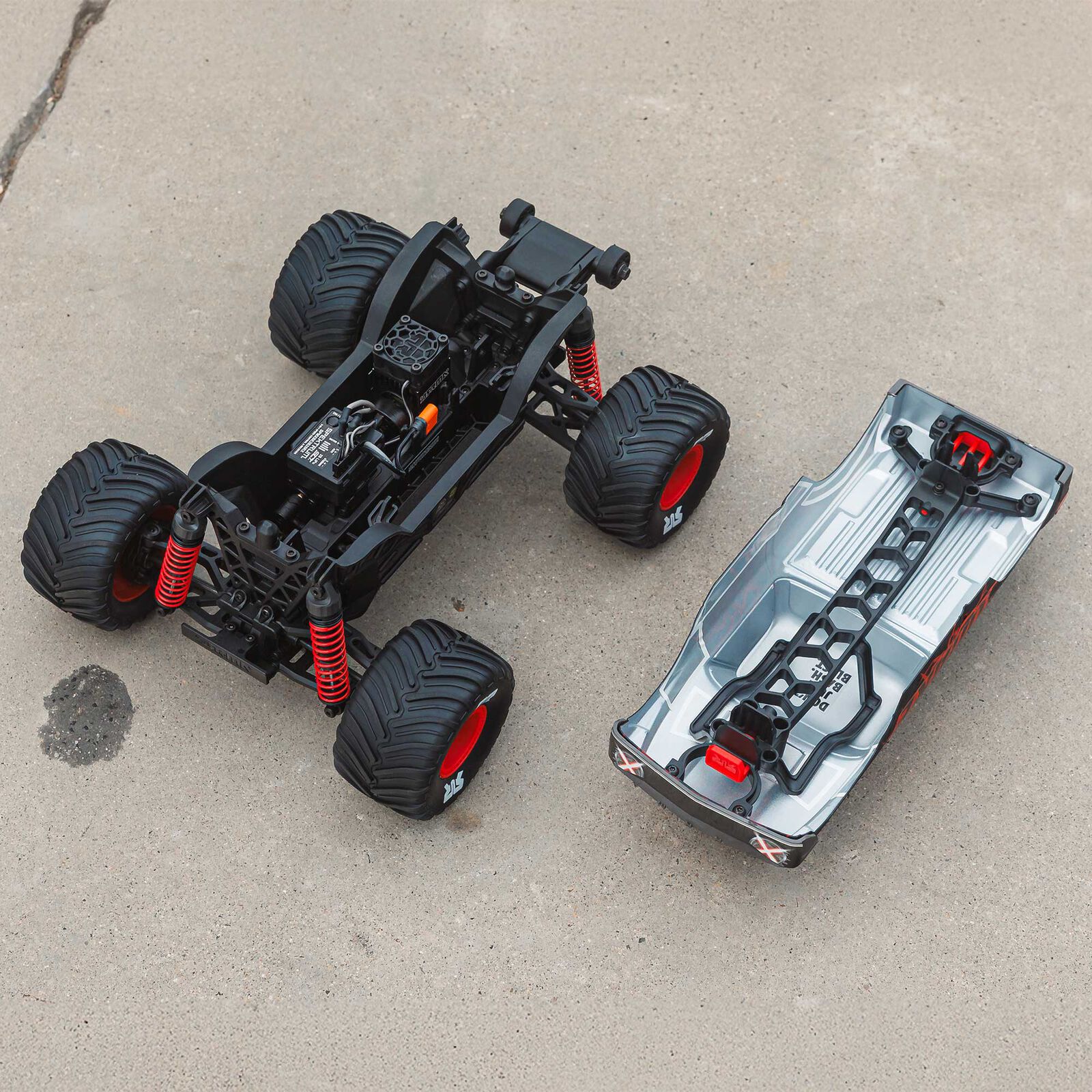 Arrma 1/16 QUAKE GROM 4X4 RTR Brushed Monster Truck (Battery & Charger Included), Red - 19