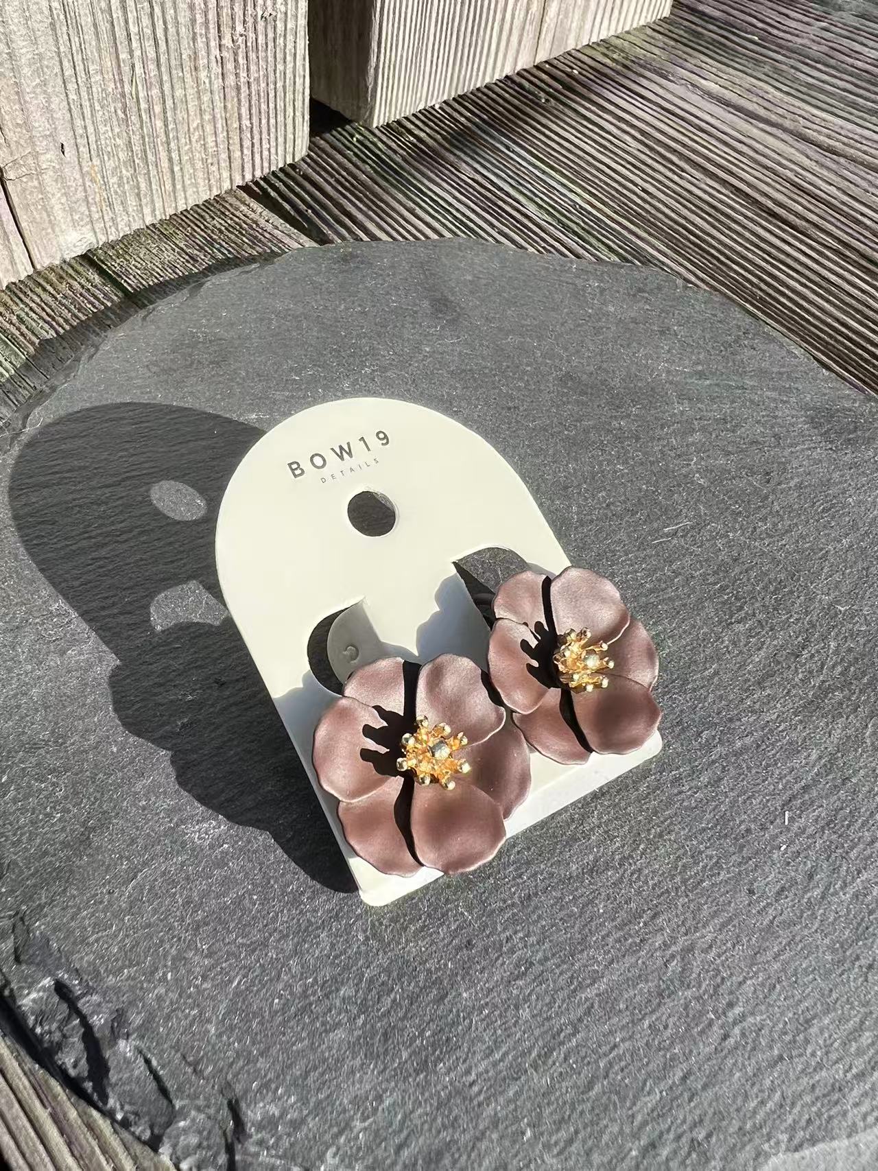 BOW19 Flower Small Earring Dark Brown - Clip on -