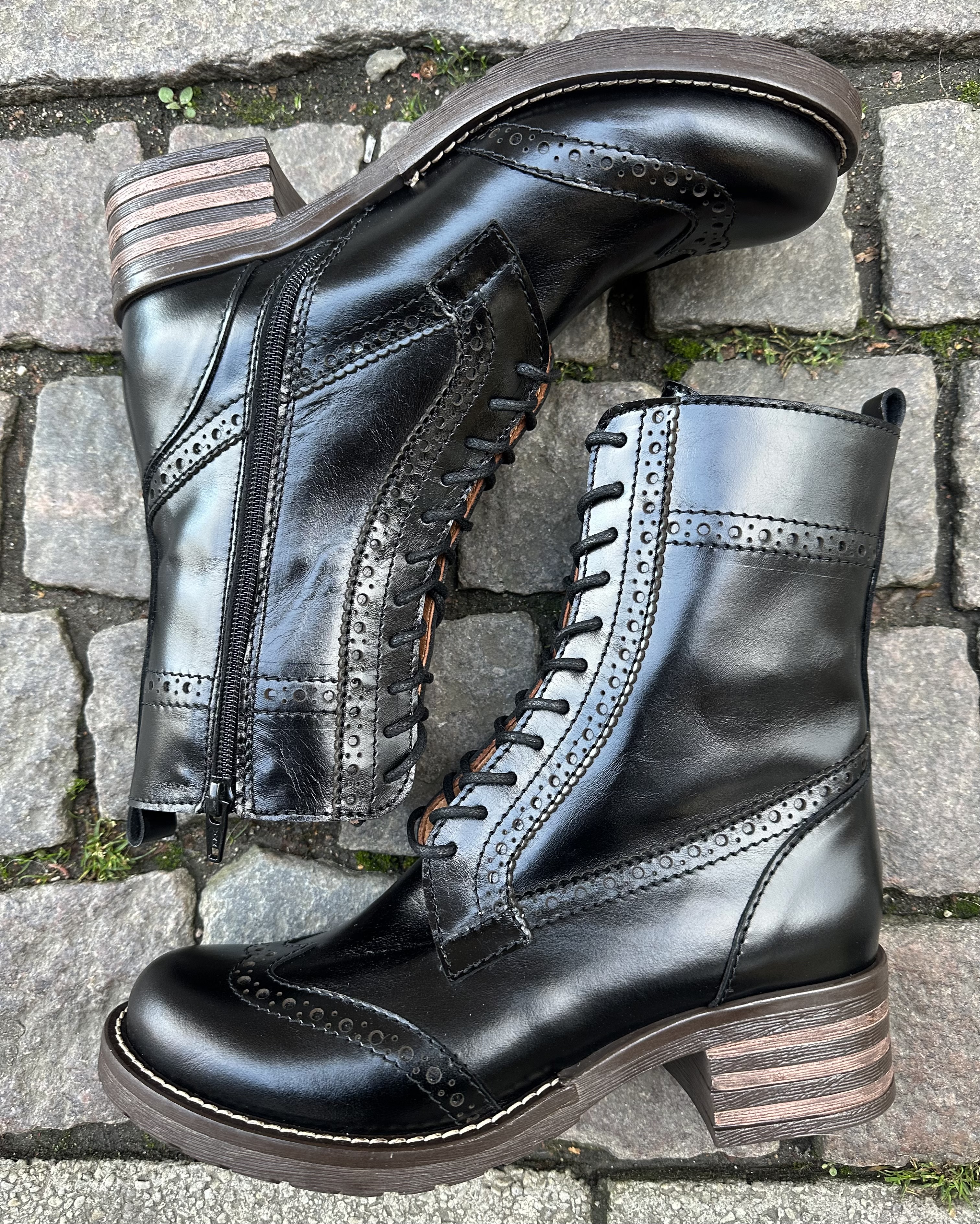 Brako snörkängor med brogues modell Military, naturgarvat skinn, svart - 3