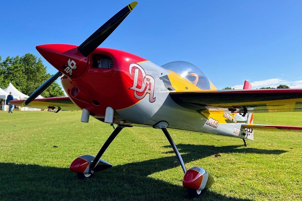 Extreme Flight 105,5inch Slick 580 EXP V2 - Cub Yellow/Red/Grey 2,67m - 3