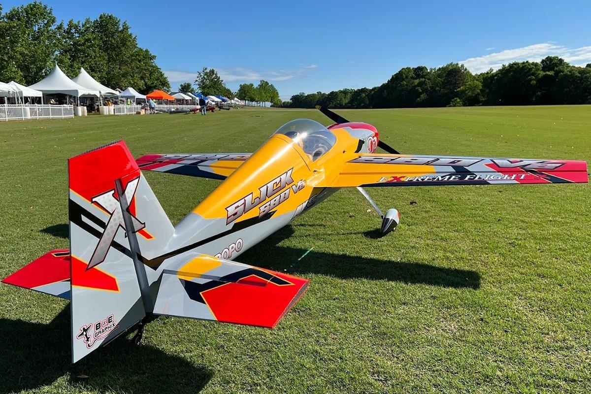 Extreme Flight 105,5inch Slick 580 EXP V2 - Cub Yellow/Red/Grey 2,67m - 2