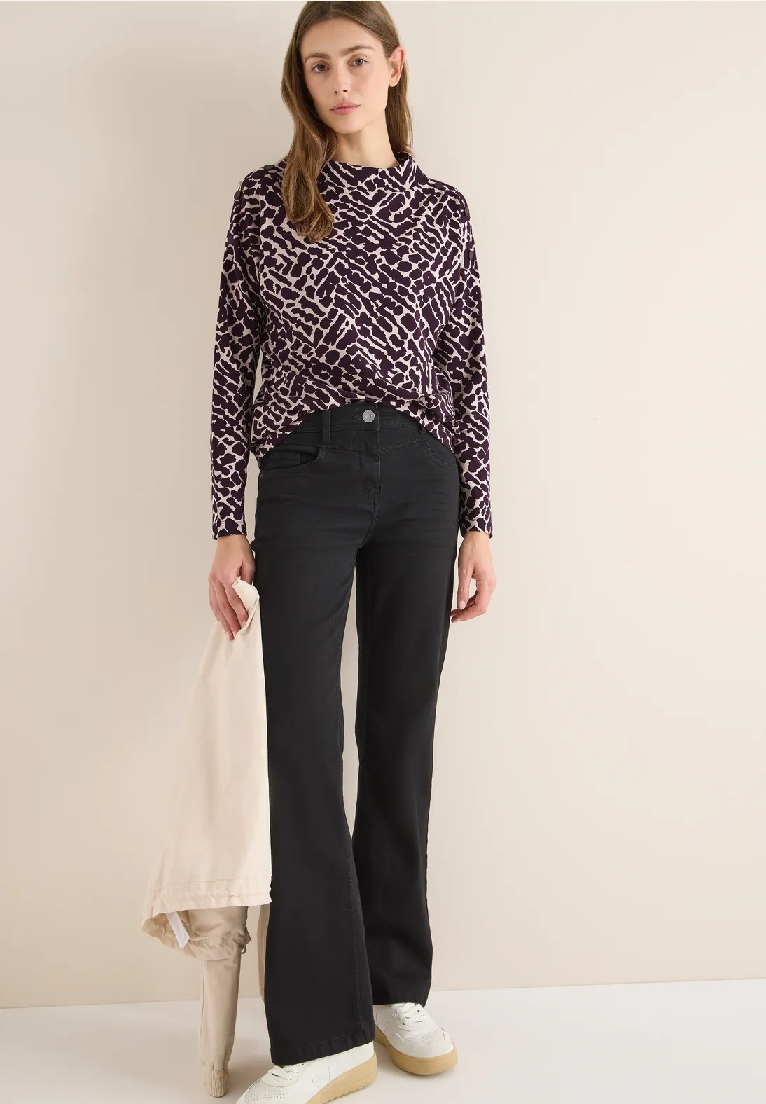 Medium AOP Button Funnel Neck - Cecil - 4