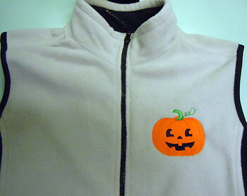 Fleece väst med broderad pumpa 