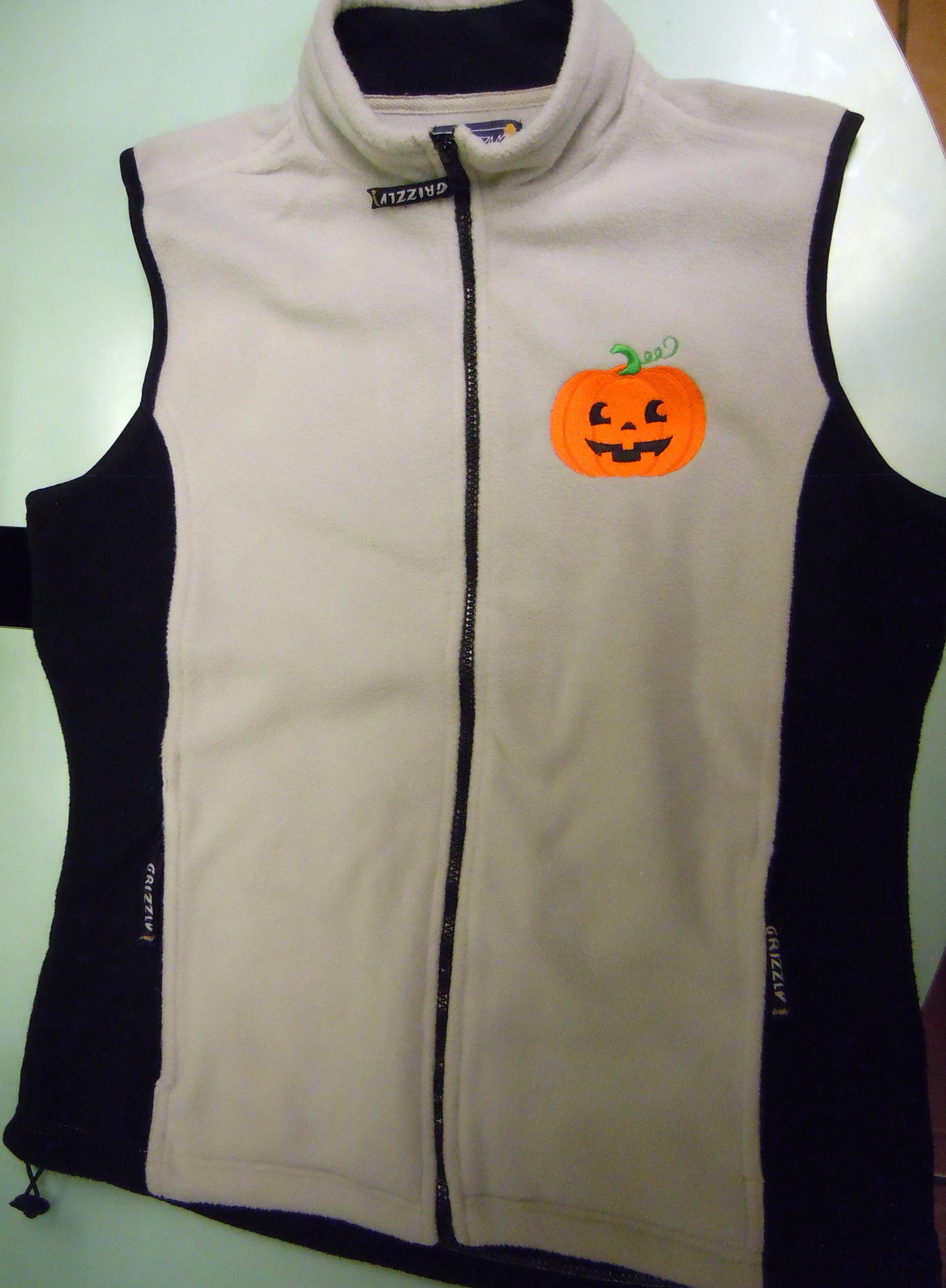 Fleece väst med broderad pumpa  - 2