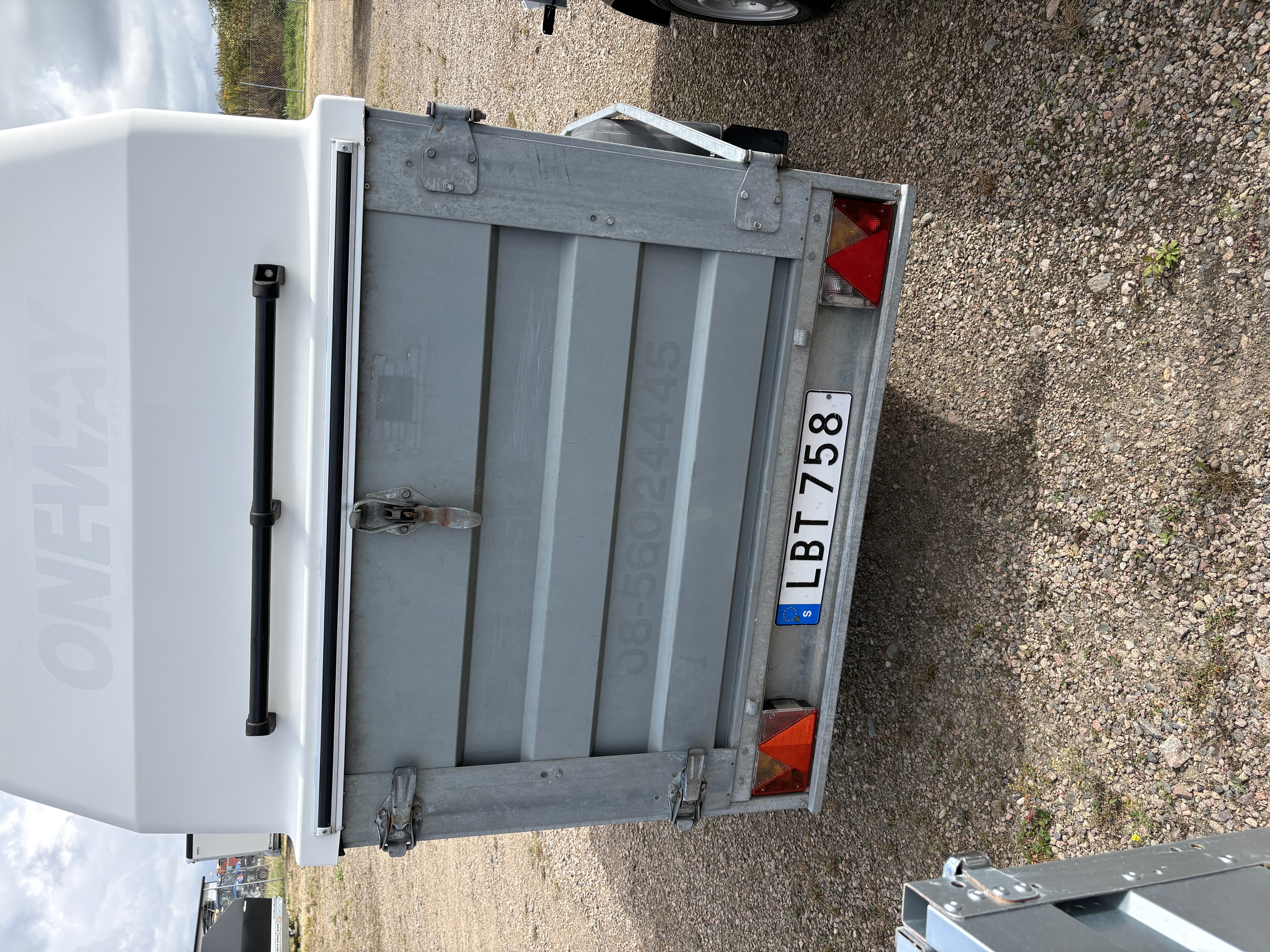Pris:26500:- Brenderup LV1000 höga sidor &  kåpa - 2