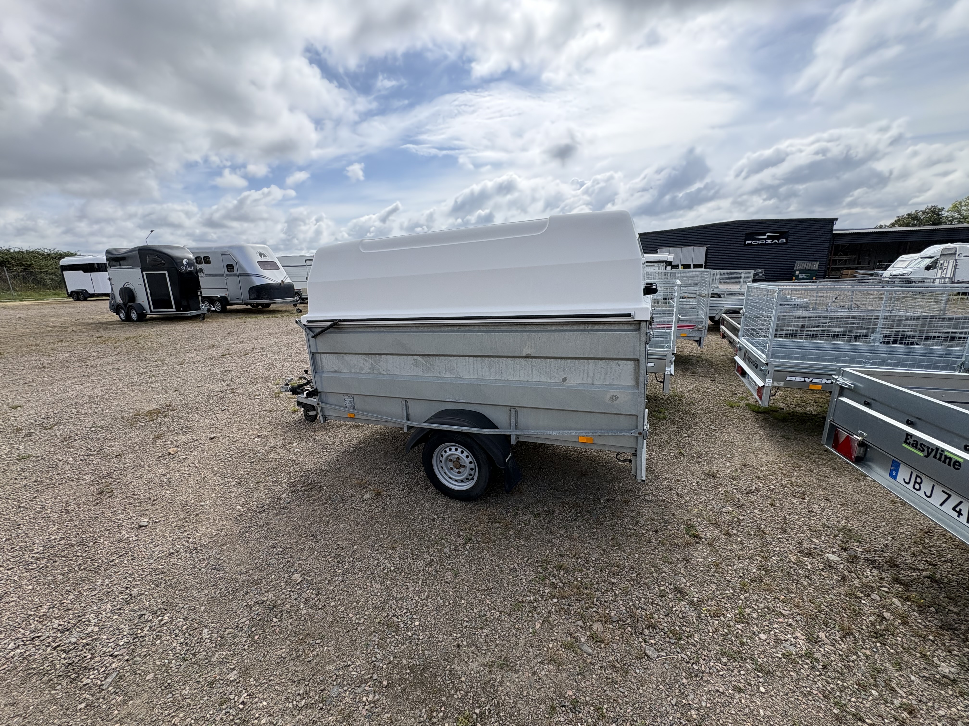 Pris:26500:- Brenderup LV1000 höga sidor &  kåpa