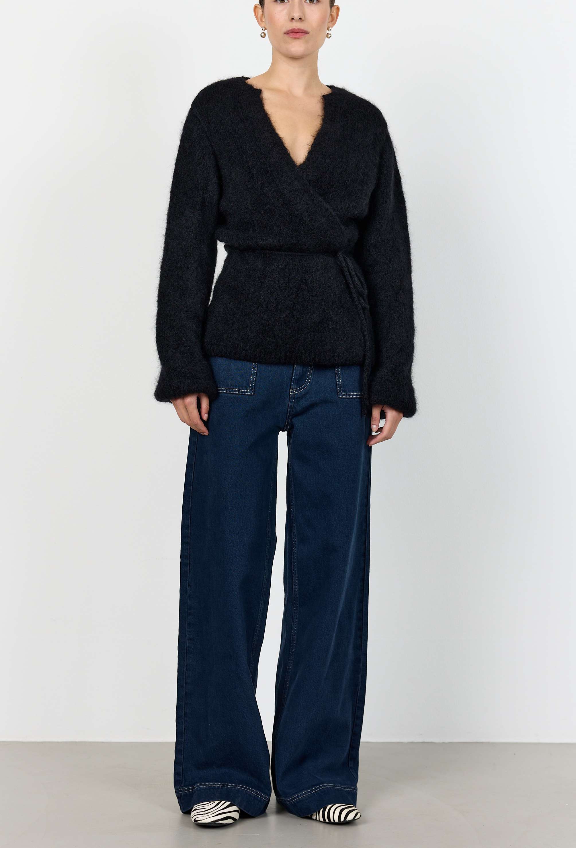 Leveté Room - Noreen 7 Cardigan Black - 3