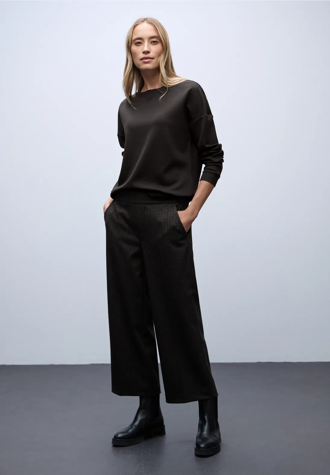 LTD QR Shirt Rib Neck - Darkest Brown - Street One - 4