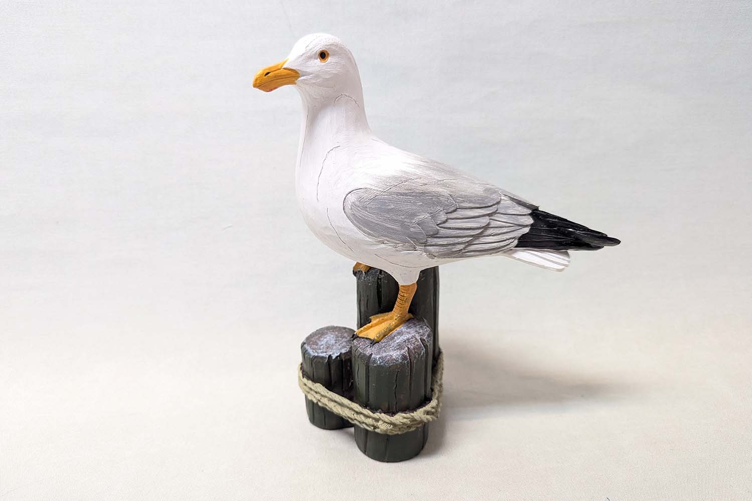 Gull on piles 24x20 cm - 2