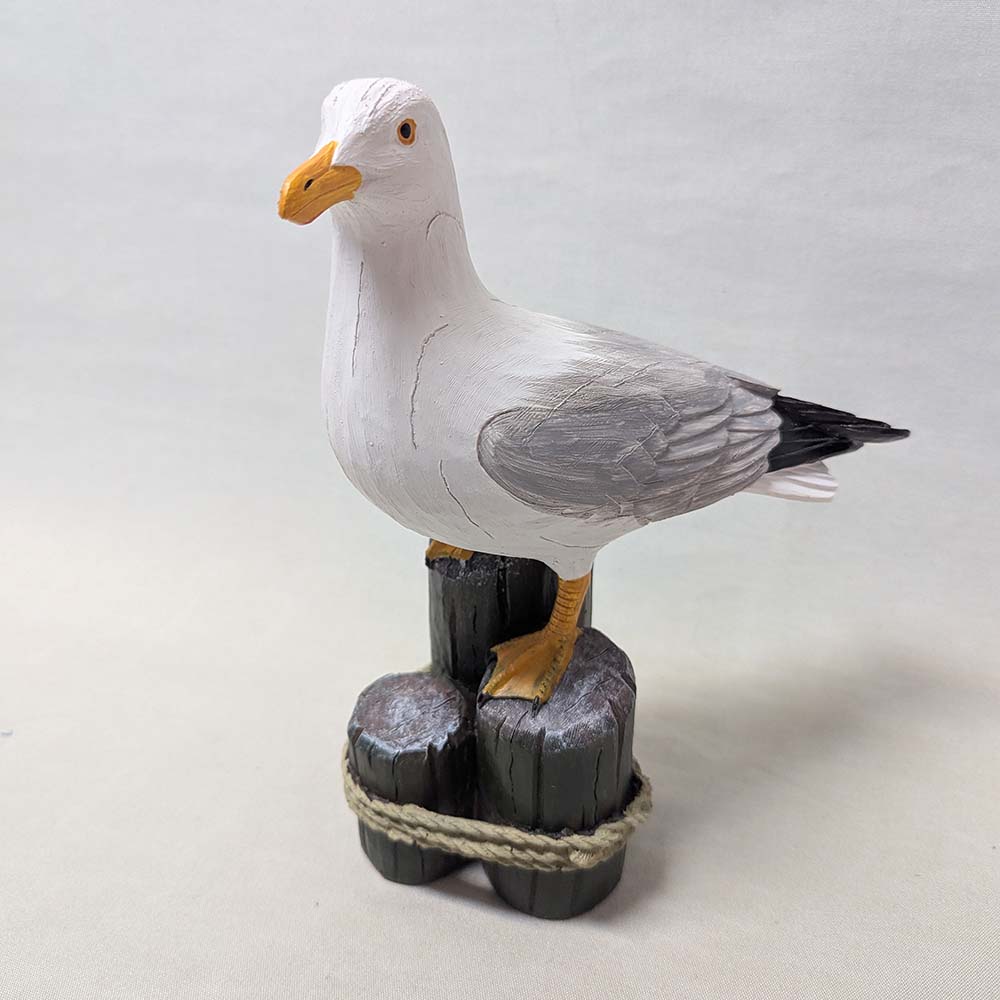 Gull on piles 24x20 cm