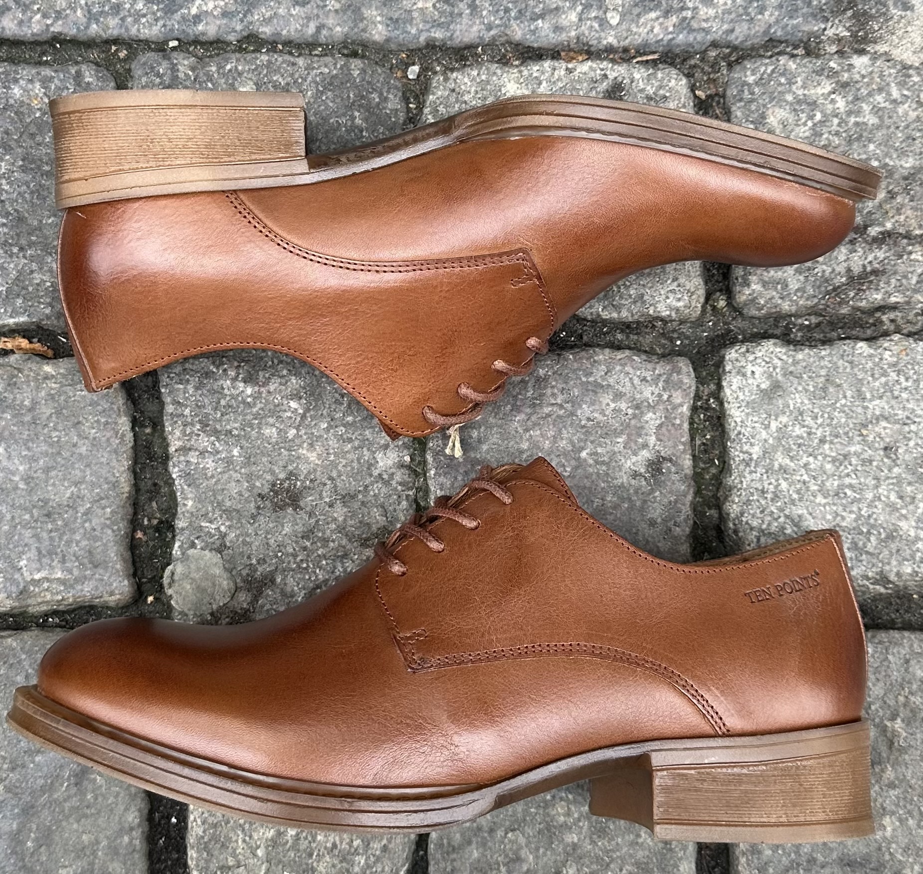 Snörskor i naturgarvat skinn från  Ten  Points, modell Pandora, cognac - 3
