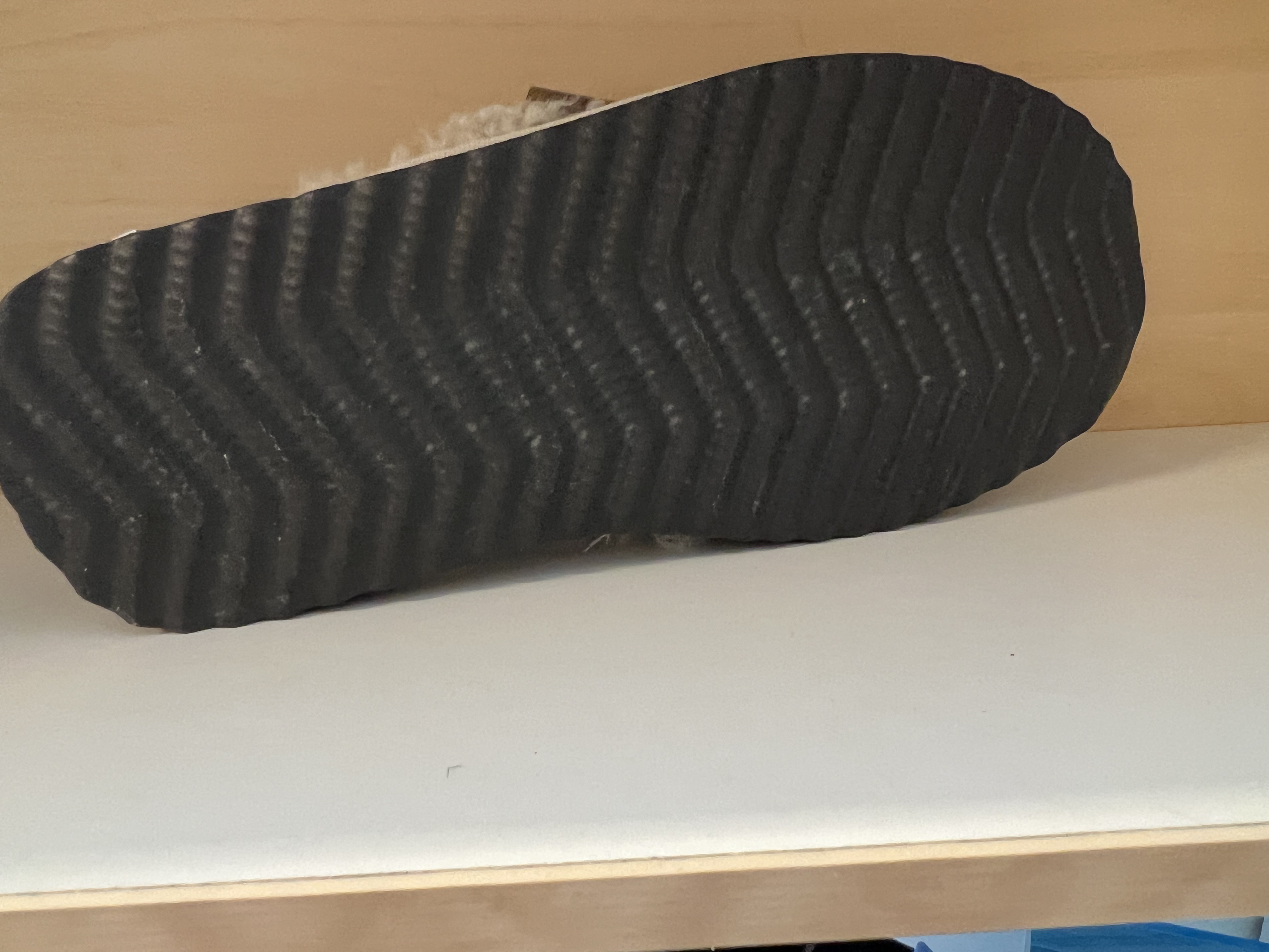 DAM-TOFFEL i mocka med fårskinnsfoder. - 3