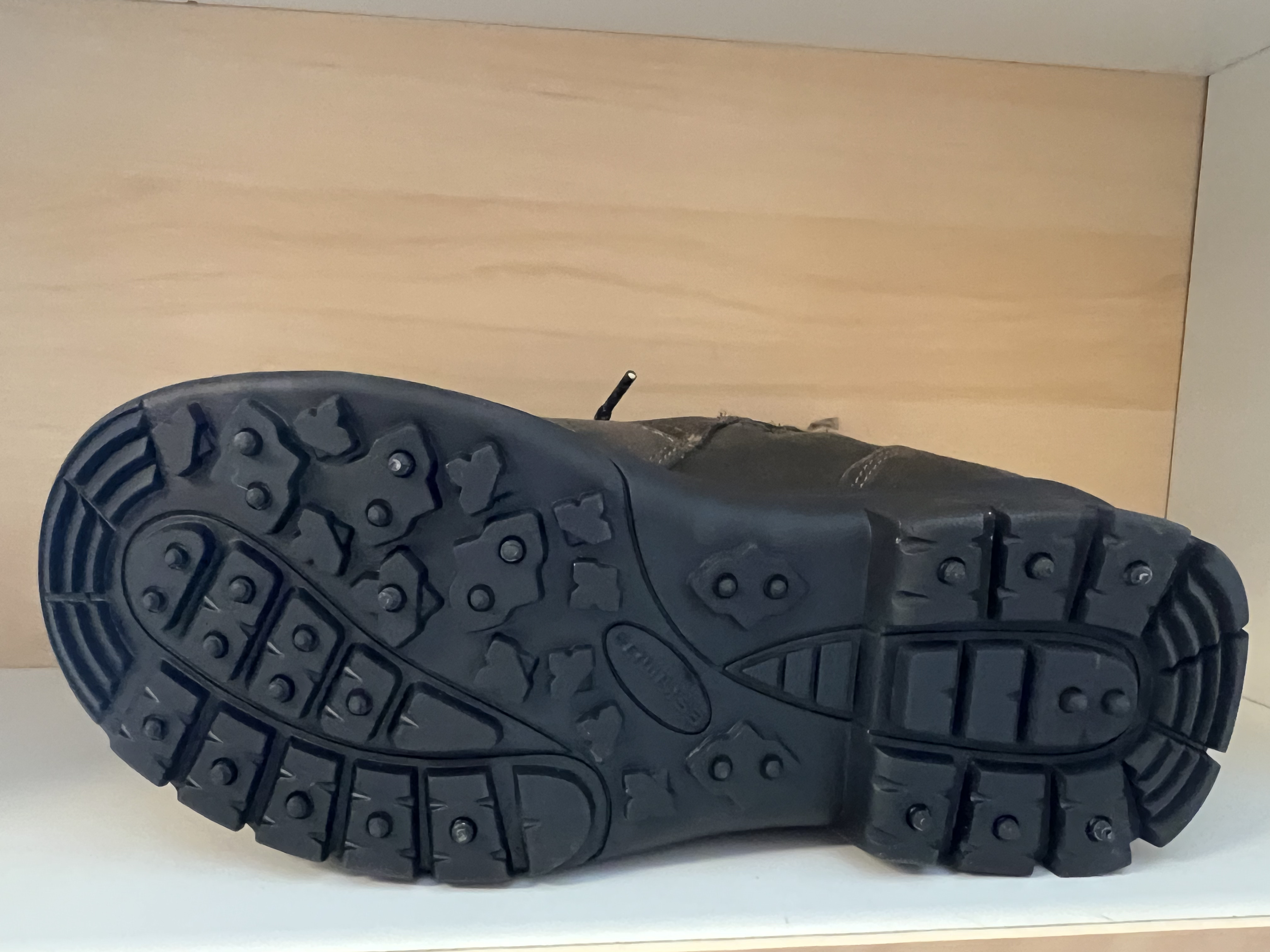DAM_KÄNGA med dubbar (stål och gummidubbar) Snörning och dragkedja på insidan.  med fårskinnsfoder.  - 4