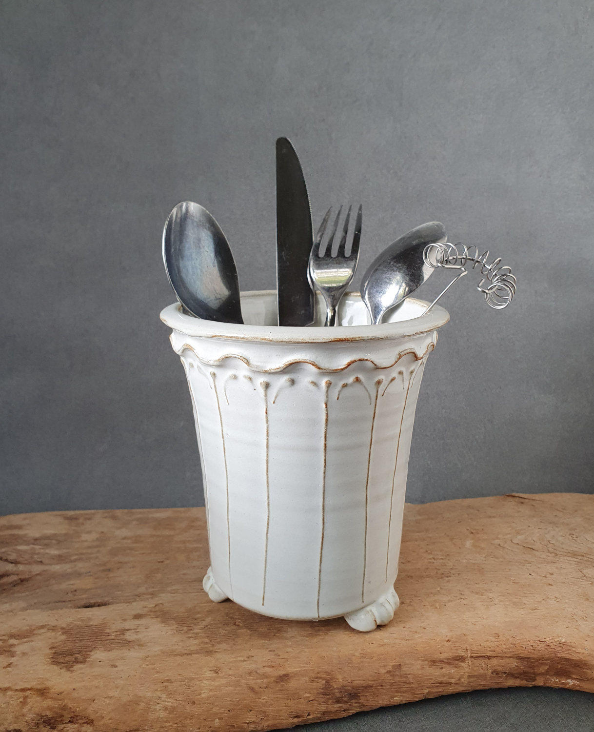 Stoneware utensil drainer striped