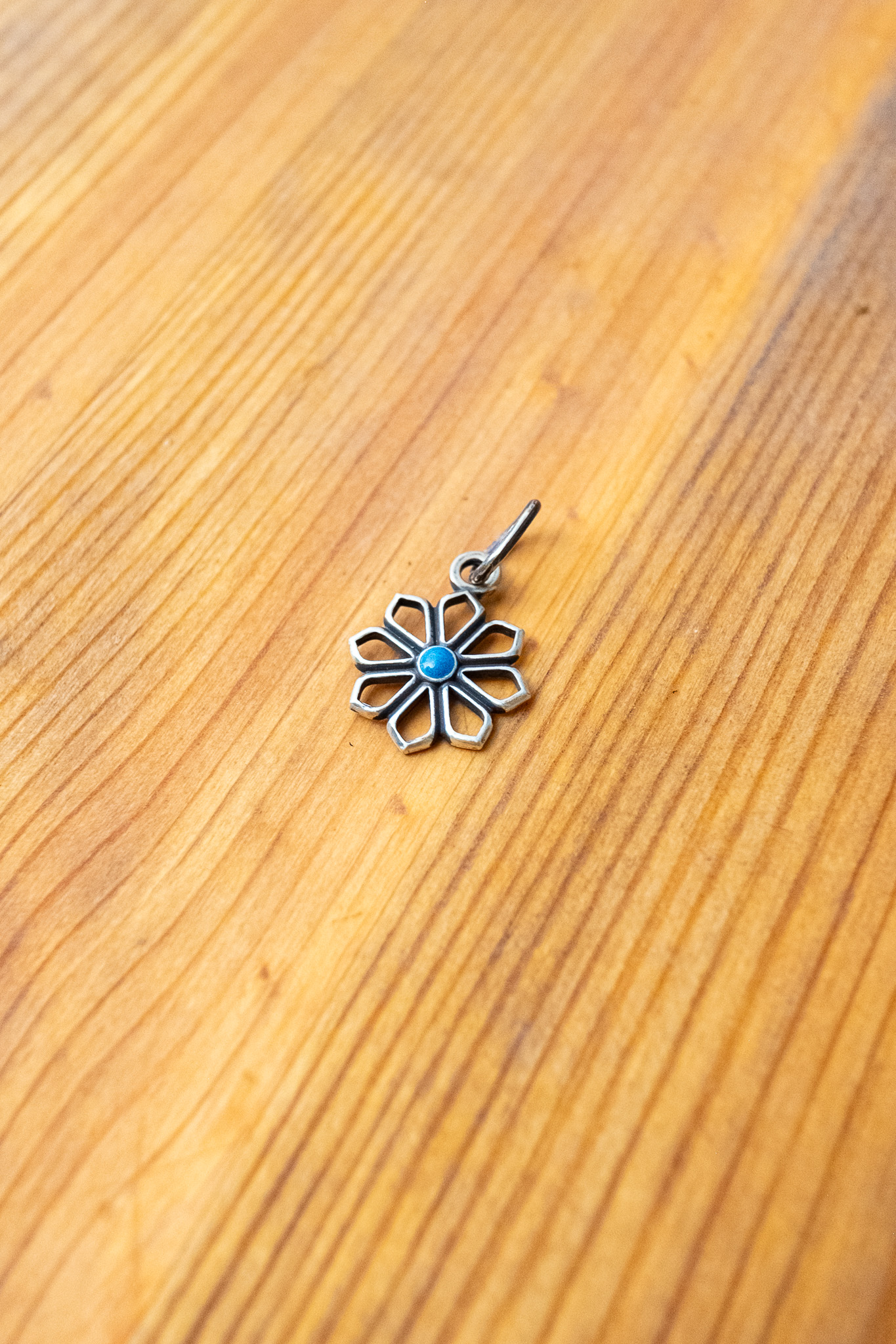 Kobashi Studio - Yatsu-Giku Charm Silver/Shippo Ao
