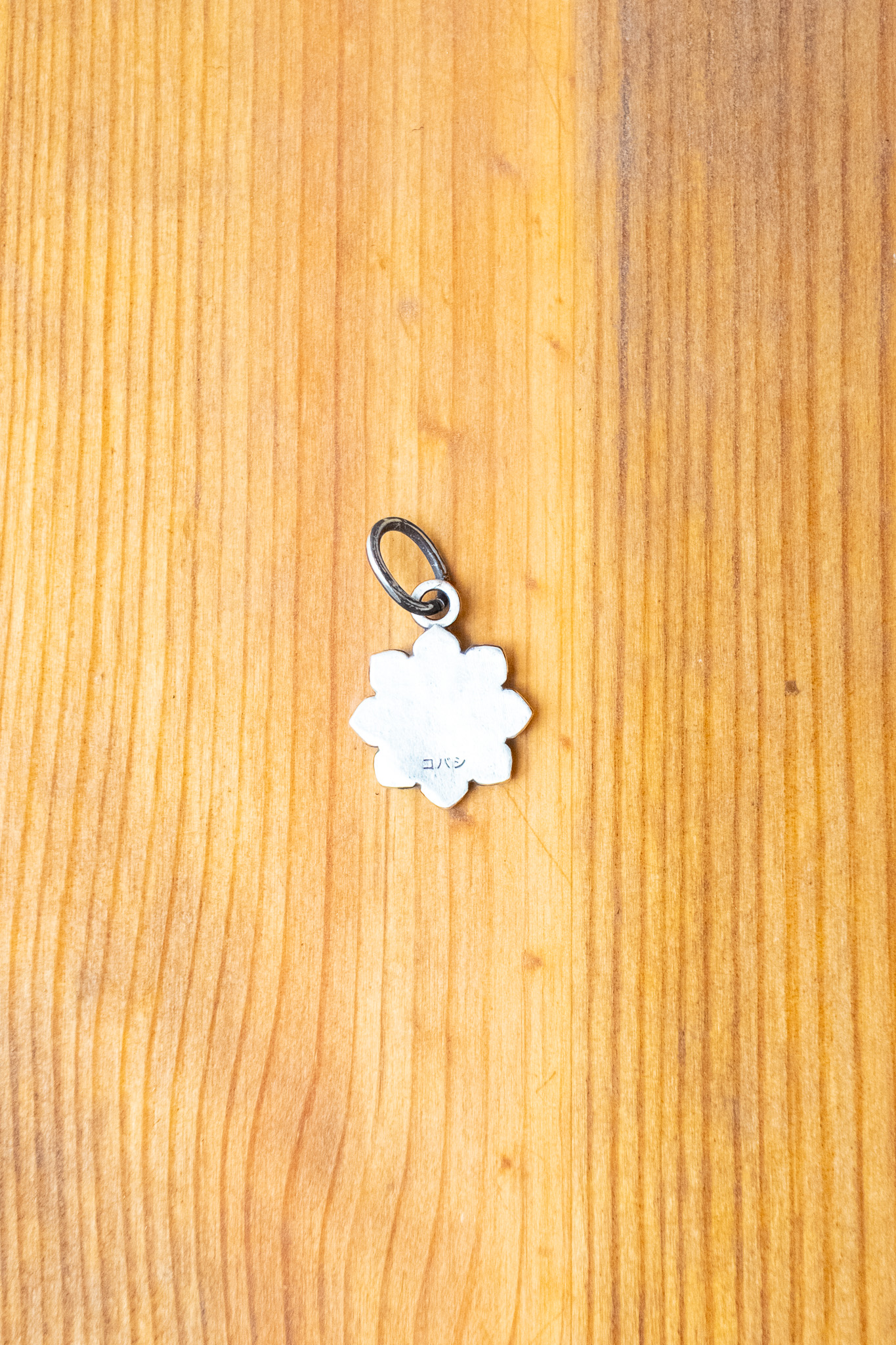 Kobashi Studio - Yatsu-Giku Kikumon Charm Silver - 3