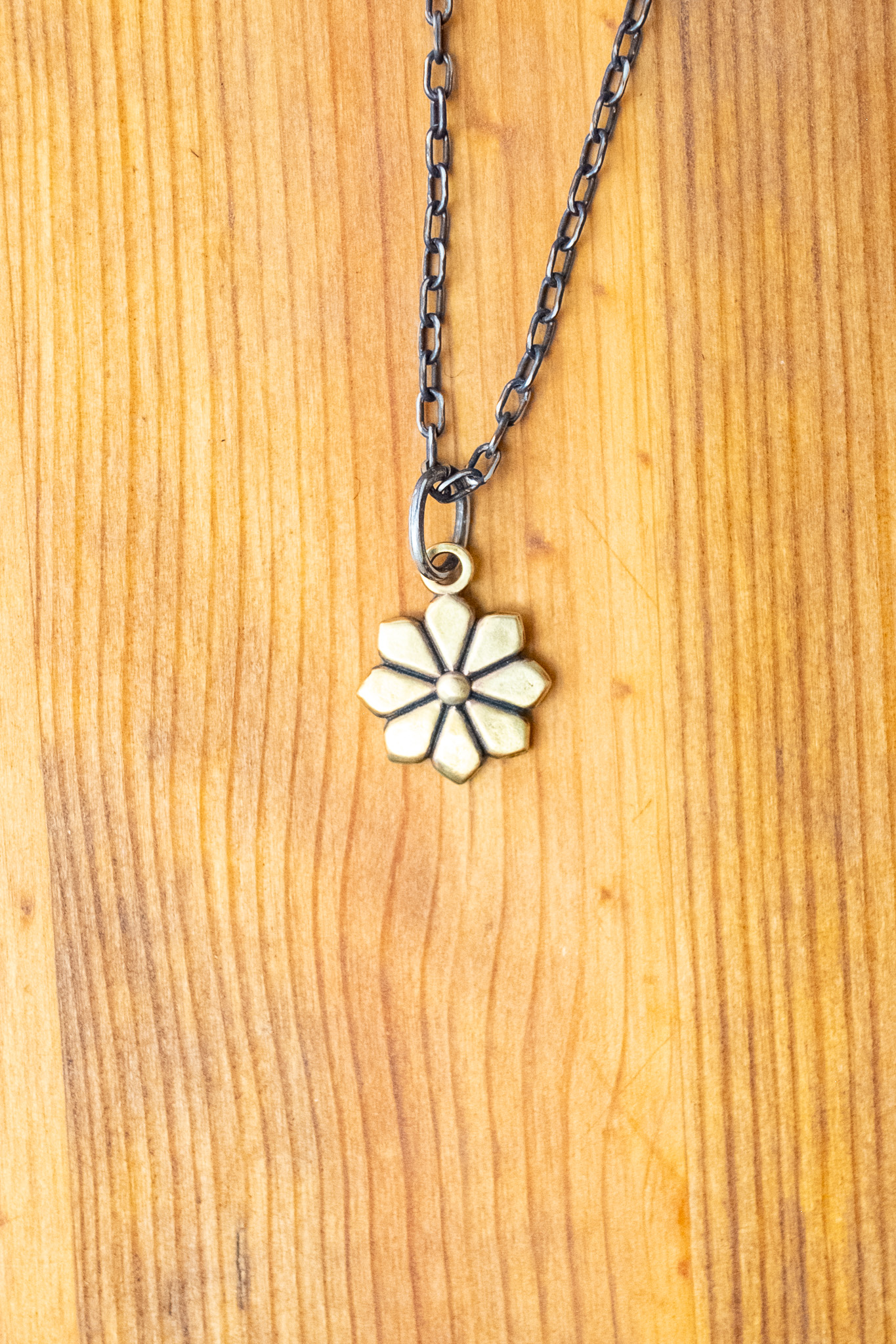 Kobashi Studio - Yatsu-Giku Kikumon Charm Brass/Silver - 4