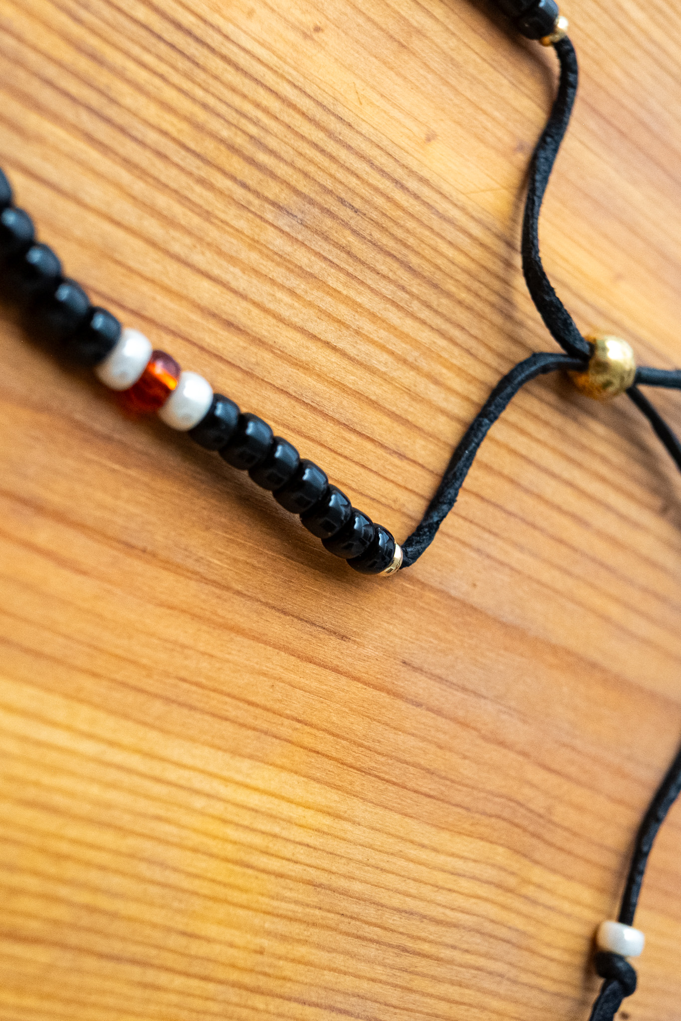 Kobashi Studio - Japanesee Beads Bracelet 5mm Black/Off-White/Orange - 4