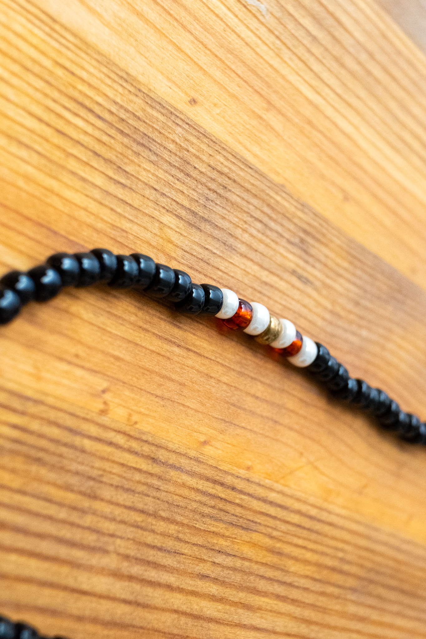 Kobashi Studio - Japanesee Beads Necklace 5mm Black/Off-White/Orange - 2