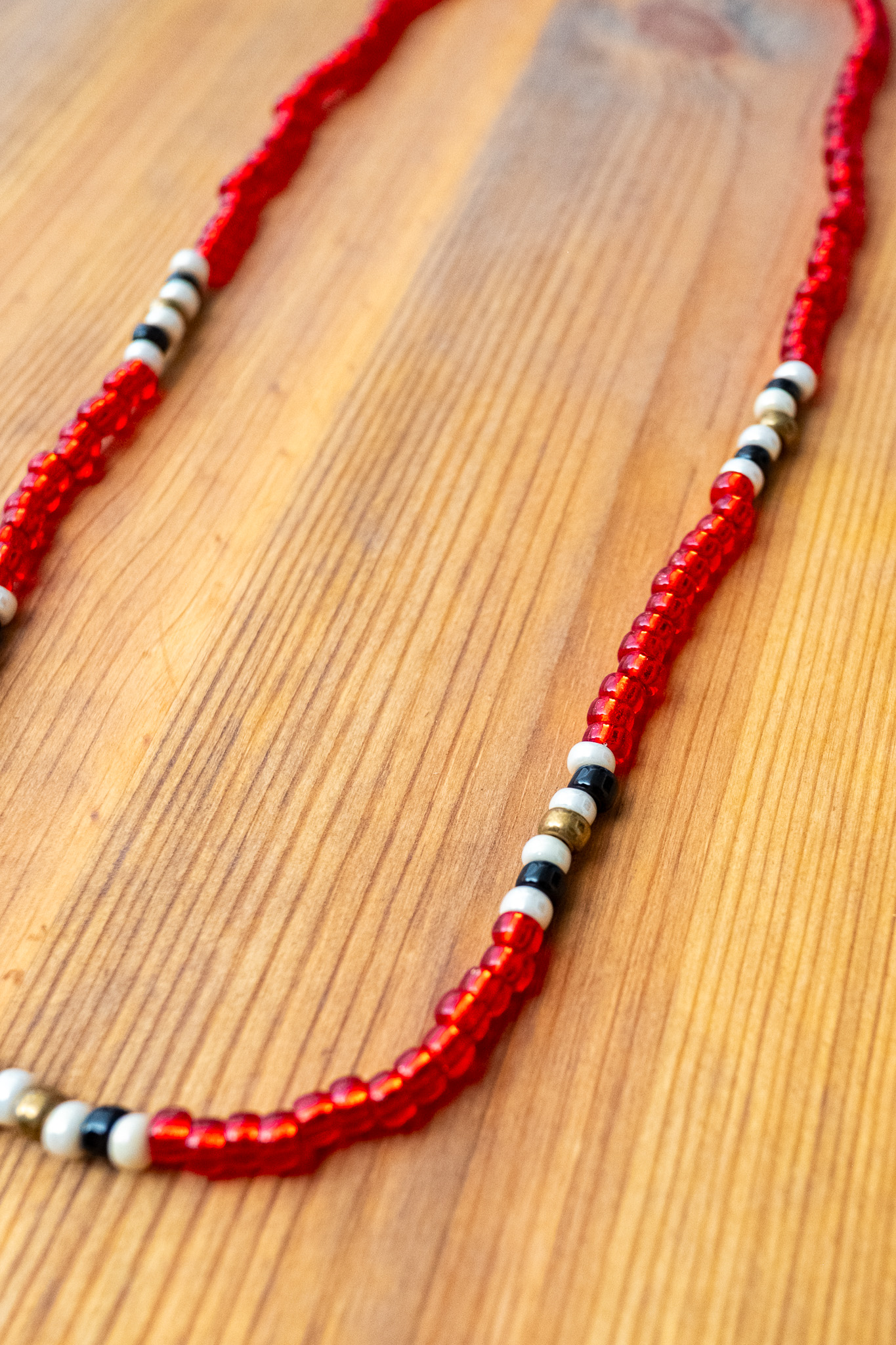 Kobashi Studio - Japanesee Beads Necklace 5mm Red/Off-White/Black - 3