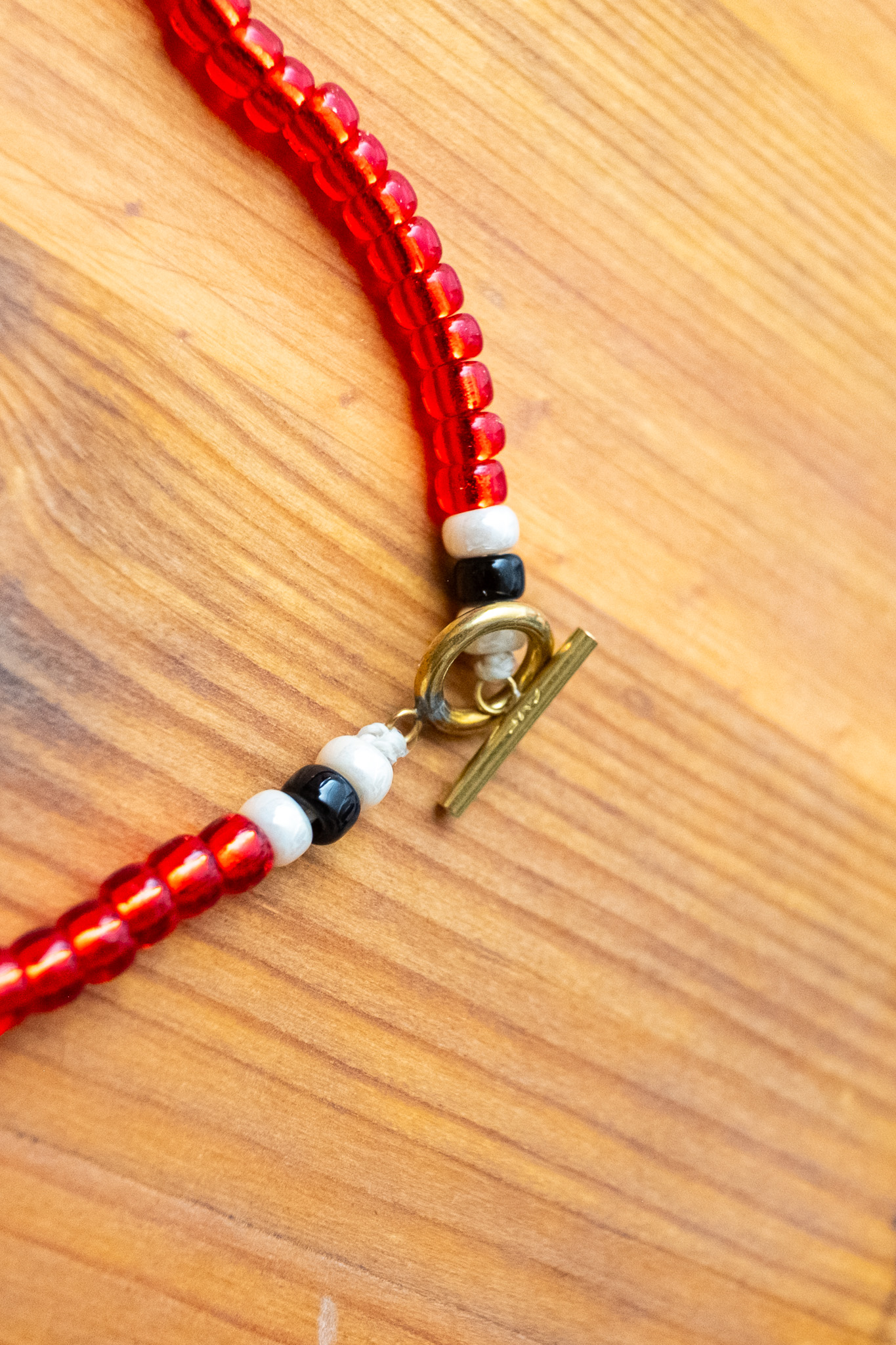 Kobashi Studio - Japanesee Beads Necklace 5mm Red/Off-White/Black - 4