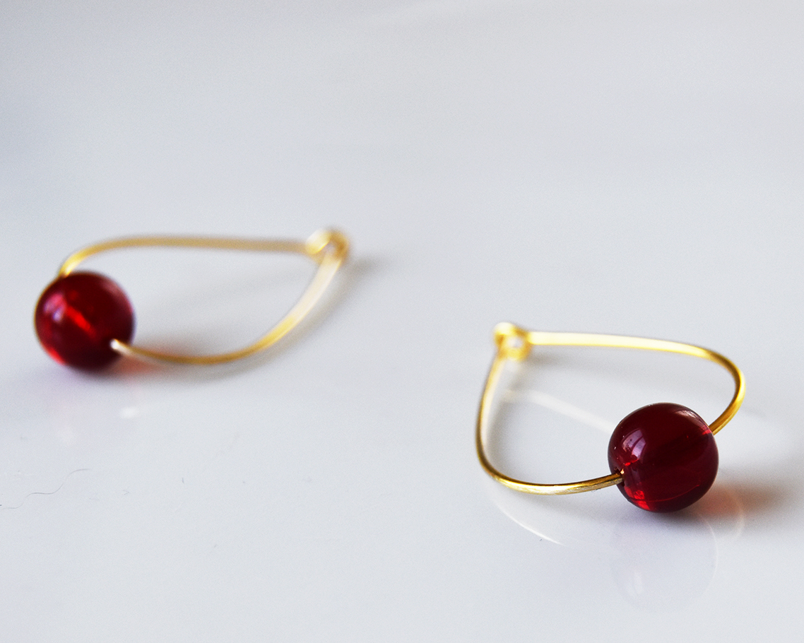 LEAF LINGON BERRY - red earrings gold plated
