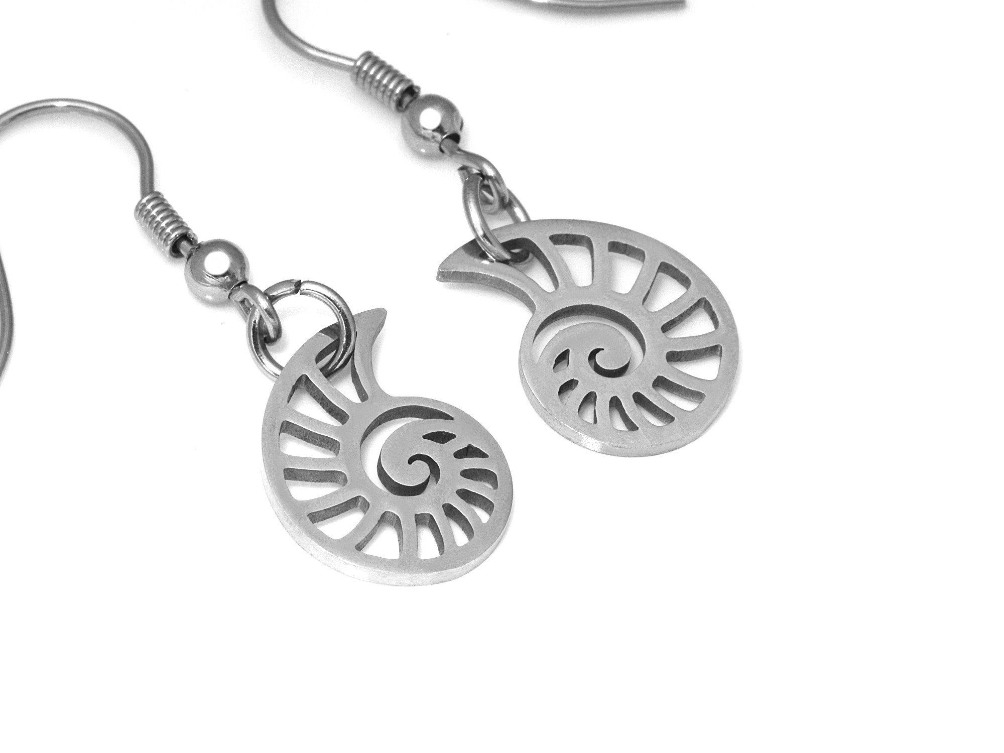 Ammonit Örhängen i Rostfritt Stål, Fossil Örhänge, Djur Accessoar, Natur Smycke