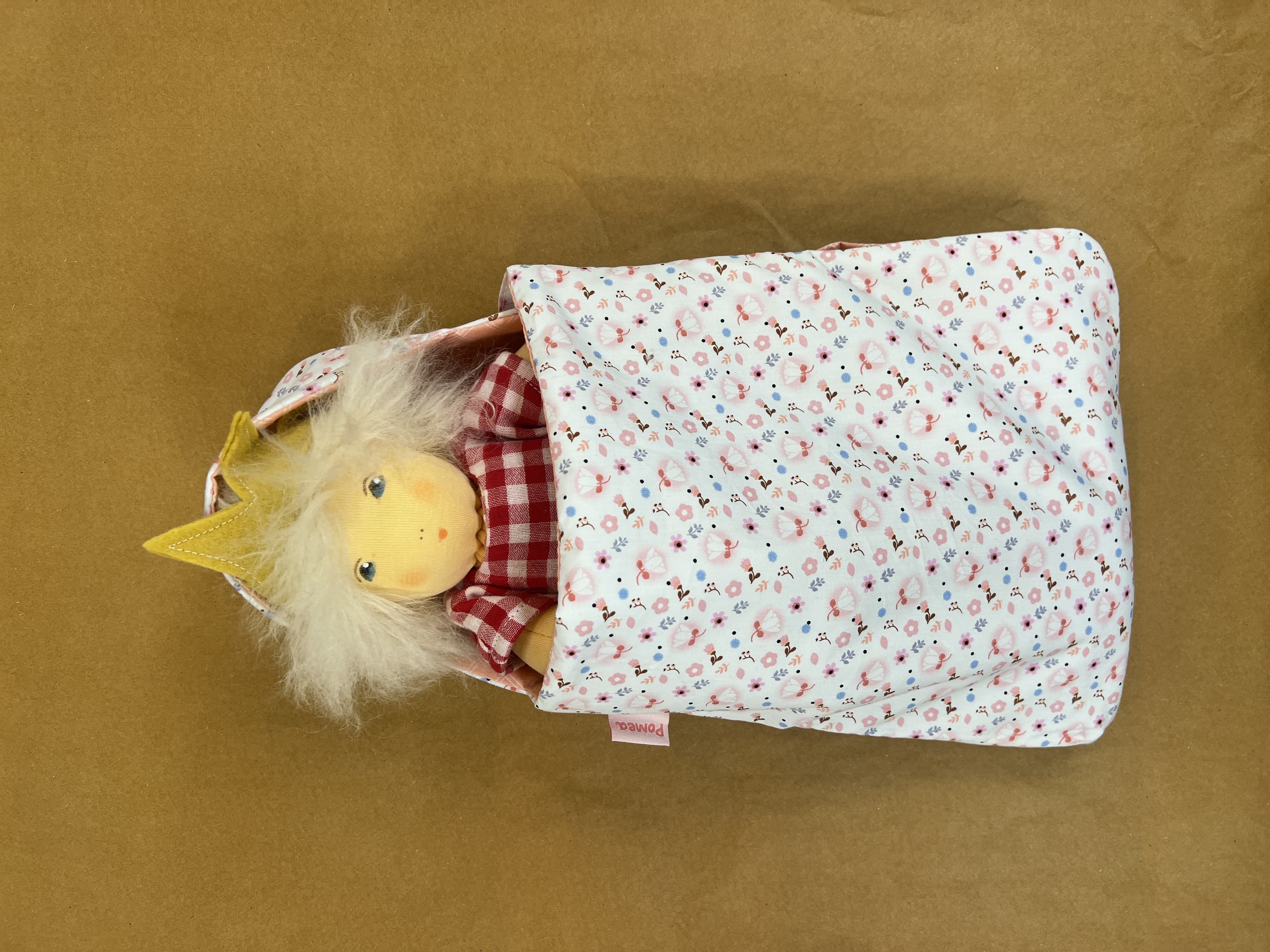 Åkpåse till dockan Doll Sleep Sack - Flowers från Pomeo for Djeco - rosa foder - 6