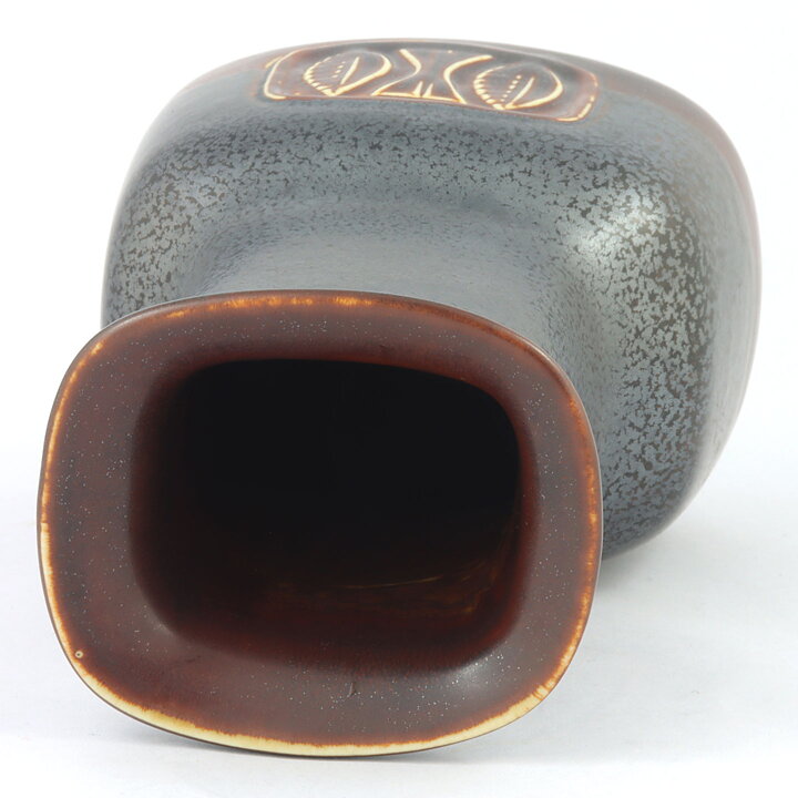 グナー・ニールンド  ASOシリーズ  茶色のベース  レリーフ装飾  (20cm)  1960年代