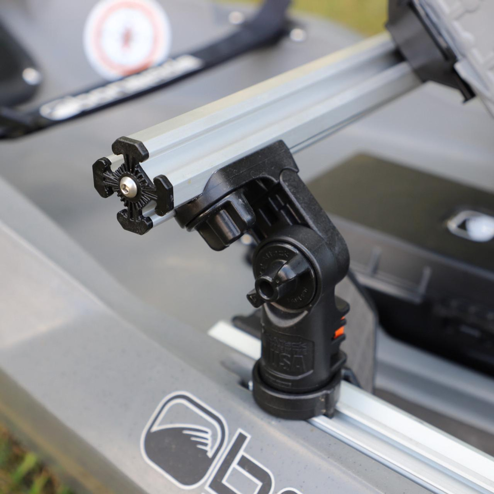 Yakattack 28 tum / 71cm  Command Center CrossBar, with Track Mounted LockNLoad™ Mounting System - 4