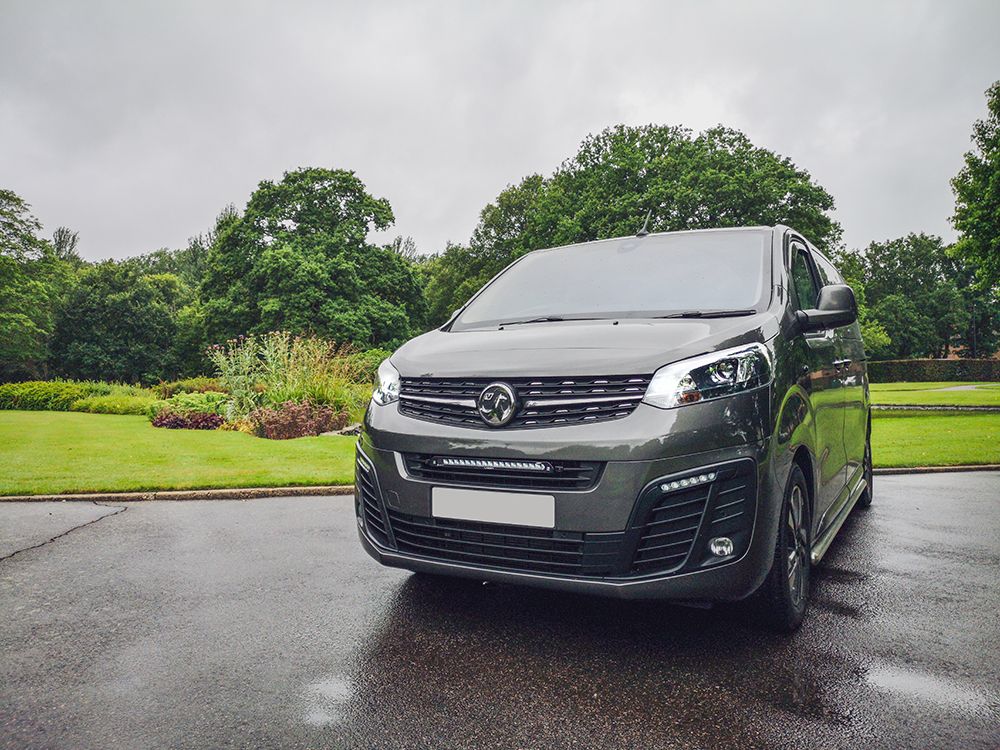 Opel Vivaro 2019+ Grille Kit - Linear 18 Elite I-LBA - 7