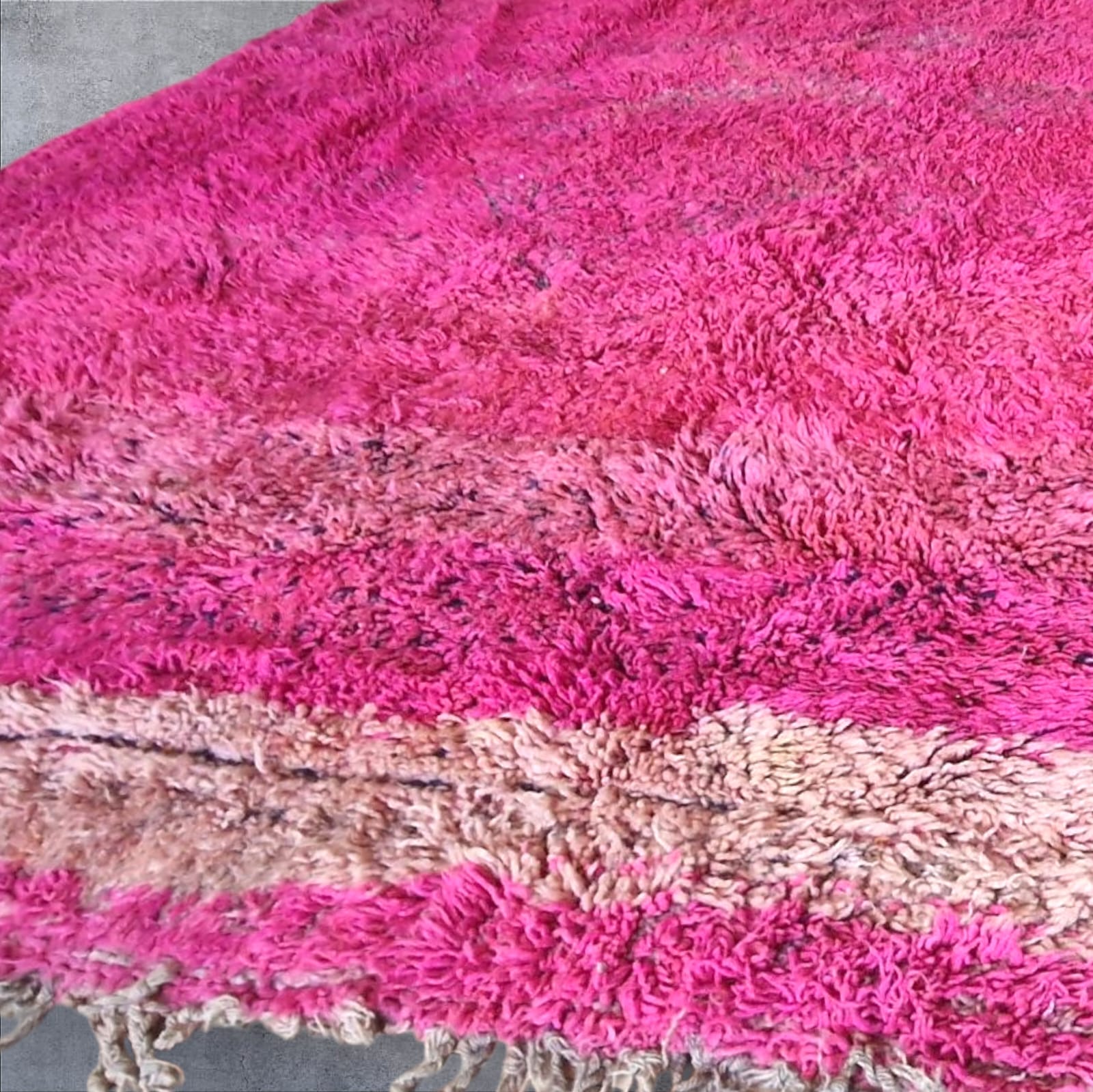 Tapis vintage rose cerise. Unique en son genre. - 2